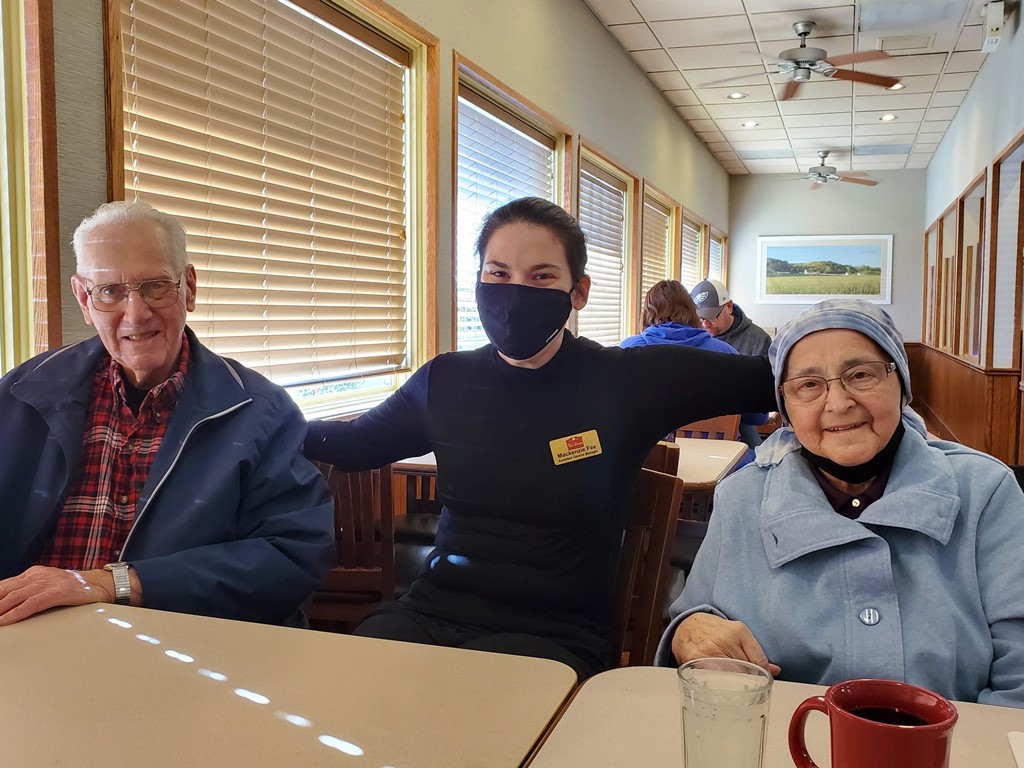 November 2020, Breakfast at Bob Evens, Verne, Mackenzie, Peg